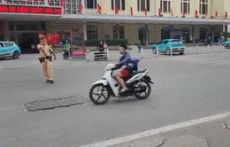 Bám theo đoàn xe ưu tiên rồi tông bị thương cảnh sát, nam tài xế bị khởi tố
