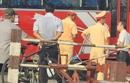 Ô tô khách va chạm với xe máy, 2 người tử vong