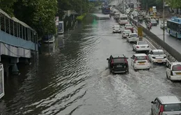 Mưa dông dữ dội gây ngập úng New Delhi