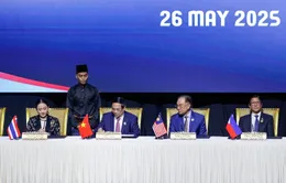 Thủ tướng cùng các nhà lãnh đạo ký Tuyên bố “ASEAN 2045: Tương lai chung của chúng ta”