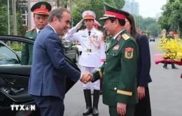 Đại tướng Phan Văn Giang tiếp Bộ trưởng Quân đội Pháp Sébastien Lecornu