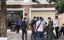 Công an đồng loạt khám 3 căn nhà liên quan trùm giang hồ ở Thanh Hóa