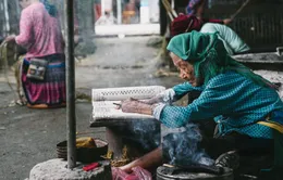 Những đôi tay 'kể chuyện' bằng sợi lanh Lùng Tám