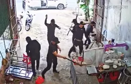 Truy bắt nhóm đối tượng đập phá, tạt sơn vào nhà dân để đòi nợ ở Đắk Lắk