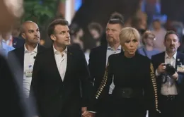 Tổng thống Pháp Emmanuel Macron và Phu nhân dạo phố cổ Hà Nội