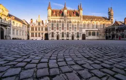 Châu Âu yêu cầu du khách ngừng lấy đá trên phố cổ