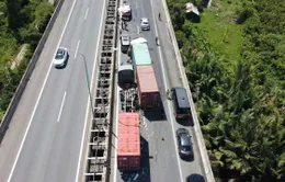 4 ô tô tông nhau, cao tốc TP Hồ Chí Minh - Long Thành bị ùn ứ nghiêm trọng