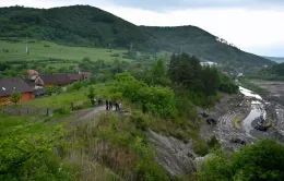 Lũ lụt nghiêm trọng đe dọa điểm du lịch nổi tiếng của Romania