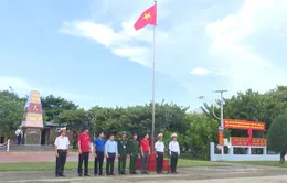Chào cờ ở Trường Sa