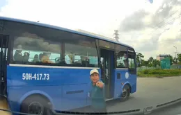 Đình chỉ tài xế xe buýt tạt đầu ô tô con