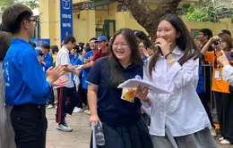 Ngày thi đầu tiên vào lớp 10 tại Hà Nội: Đề thi dễ thở, thí sinh rạng rỡ