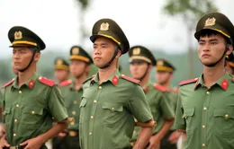Khối nam sĩ quan kỹ thuật nghiệp vụ phơi mình giữa “chảo lửa” chuẩn bị cho diễu binh 2/9