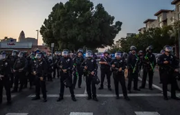 Mỹ điều thêm lính Thủy quân Lục chiến tới Los Angeles