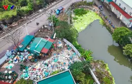 Hàng tấn bánh kẹo, thực phẩm chức năng nghi hàng giả chất đống, đổ bỏ: Trách nhiệm của địa phương ở đâu?