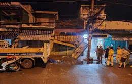 Đi xe máy tốc độ cao, hai thanh niên tử nạn sau cú tông nhà dân
