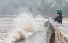 Bão gây gió giật mạnh, sóng cao trên nhiều vùng biển