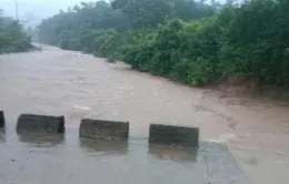 Nguyên nhân gây mưa lớn chưa từng có trong tháng 6 ở miền Trung