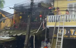 Cháy cửa hàng lưu niệm giữa trung tâm phố cổ Hội An