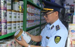 Phát hiện kho hàng lậu nằm ngay giữa trung tâm Hà Nội