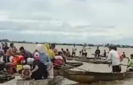 Thuyền lật giữa dòng lũ, một người sống sót, hai người thiệt mạng