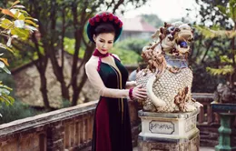 Hoa hậu quý bà Sonya Sương Đặng quý phái với áo dài bên thành cổ Huế