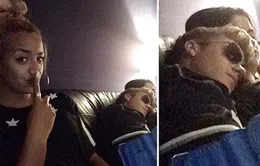 Justin thoải mái tựa vai Selena Gomez