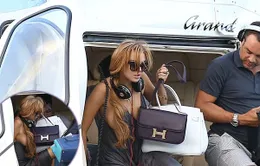 Lindsay Lohan suýt lộ vòng 1