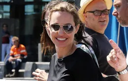 Angelina Jolie hạnh phúc sau tin đồn kết hôn bí mật