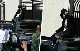 Nộp 2,500 USD, Justin Bieber khệnh khạng rời khỏi nhà tù
