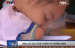 Ngưỡng mộ khả năng của cô bé khuyết tật không tay không chân
