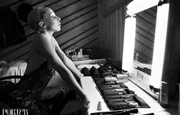 Lady Gaga ấn tượng trong đen và trắng