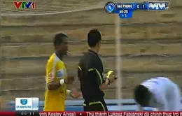 Chuyện lạ ở V-league: Khi trọng tài lăng mạ cầu thủ