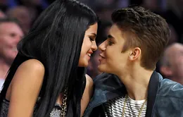 Selena Gomez bị Justin Bieber thôi miên