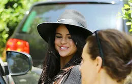 Selena Gomez cầu cứu cảnh sát