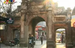 Ngày Tết nghĩ về Cổng làng