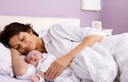 Bà mẹ cần lưu ý những dấu hiệu bất thường sau sinh