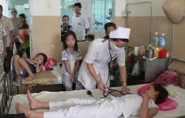 6 lưu ý mẹ cần nhớ khi chăm sóc con bị sốt xuất huyết