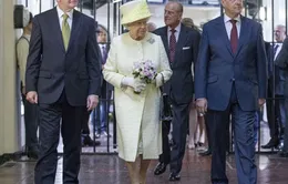 Nữ hoàng Elizabeth II thăm di tích nhà tù Belfast