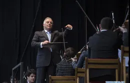 Hòa nhạc miễn phí trên cầu, thu hút hàng nghìn người Argentina