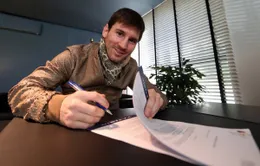 Lionel Messi gia hạn hợp đồng với Barca và hưởng lương cao nhất thế giới