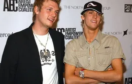 Aaron Carter bỏ lỡ đám cưới anh trai