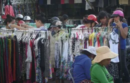 TP.HCM: Ồ ạt hàng thời trang giảm giá dịp lễ Tết