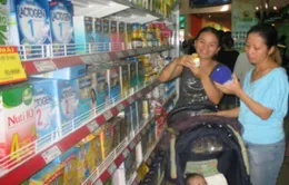 Các hãng sữa đang "tự tung tự tác" cả chất lượng lẫn giá cả?