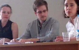 Edward Snowden nộp đơn xin tị nạn tạm thời ở Nga