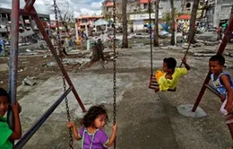 Chật vật cuộc sống của những đứa trẻ sau bão Haiyan