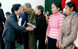 Phó Chủ tịch nước thăm đồng bào bị bão lũ ở Quảng Bình