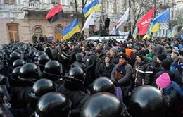 Ukraine: Cảnh sát giải tán người biểu tình khỏi các trụ sở Chính phủ