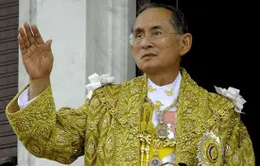 Nhà Vua Thái Lan kêu gọi giải quyết khủng hoảng
