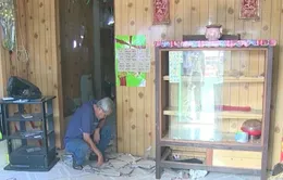 Sạt lở bờ sông và sự thờ ơ của người dân