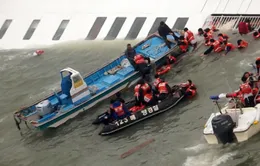 Tổng thống Hàn Quốc thị sát hiện trường vụ chìm tàu Sewol 